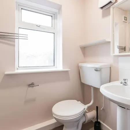 Fully Refurb Apt5 2nd Floor *