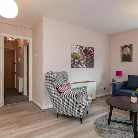 Fully Refurb Apt5 2nd Floor * 德罗赫达