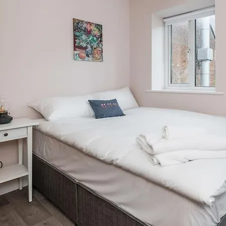 Fully Refurb Apt5 2nd Floor