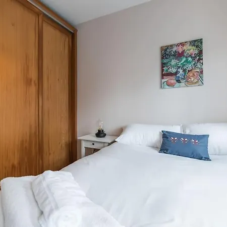 Fully Refurb Apt5 2nd Floor 드로이다