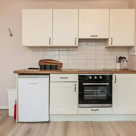 Fully Refurb Apt5 2nd Floor