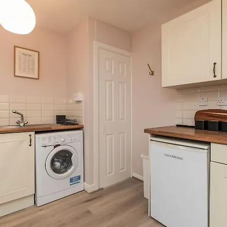 Fully Refurb Apt5 2nd Floor 德罗赫达