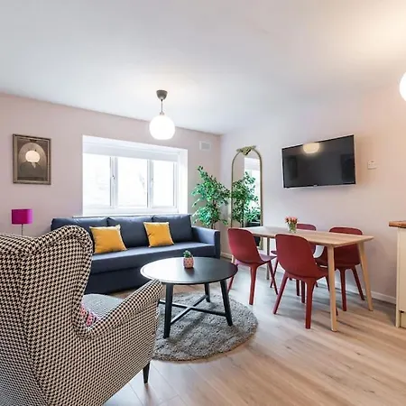 Fully Refurb Apt5 2nd Floor 公寓 *