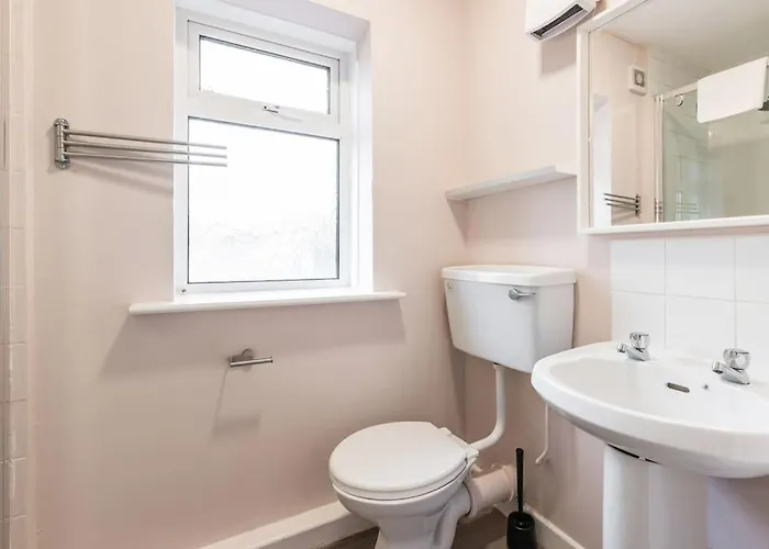 Fully Refurb Apt5 2nd Floor *