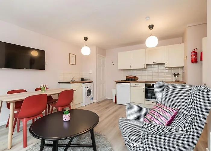 Apartment Fully Refurb Apt5 2nd Floor *